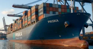 Priska_Containers_Shipping_Maritime Logistics_1
